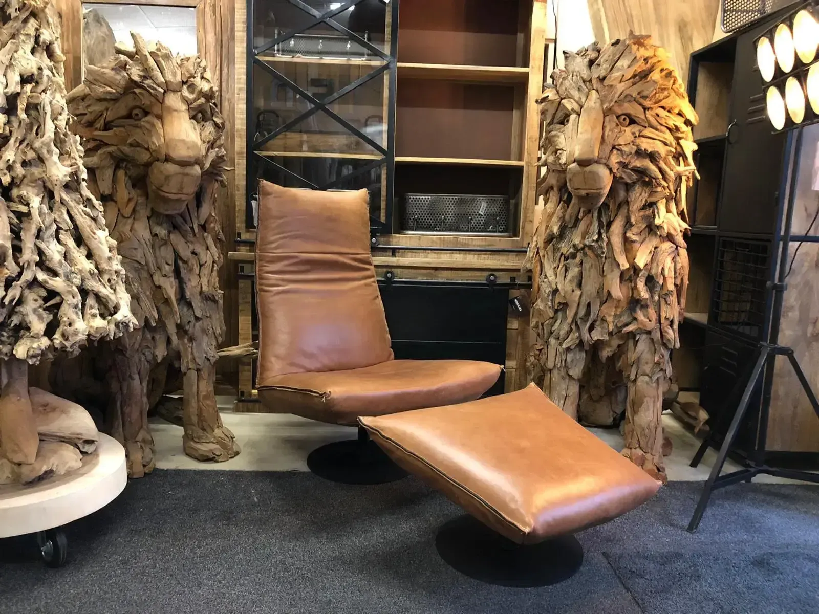 Relaxfauteuil Lizzy van Chill Line in stoer vintage leer cognac bij Mokana Meubelen in Enschede - Chill-Line