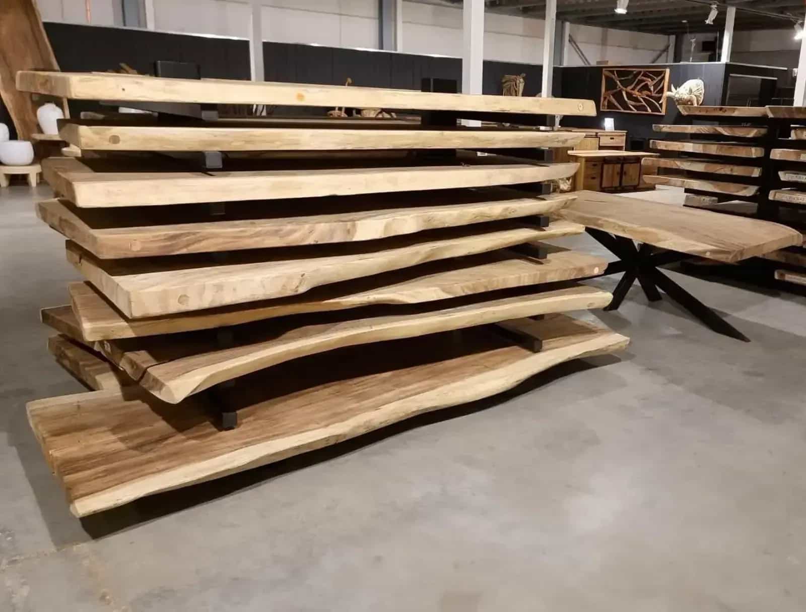 Suar-Baumstammplatten: Massivholz