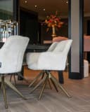 Esszimmerstuhl Aline FR weiß Chenille drehbar feuerhemmend - Richmond Interiors