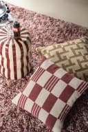 Kissen Twist 45 x 45 cm - burgunderrot - By-Boo