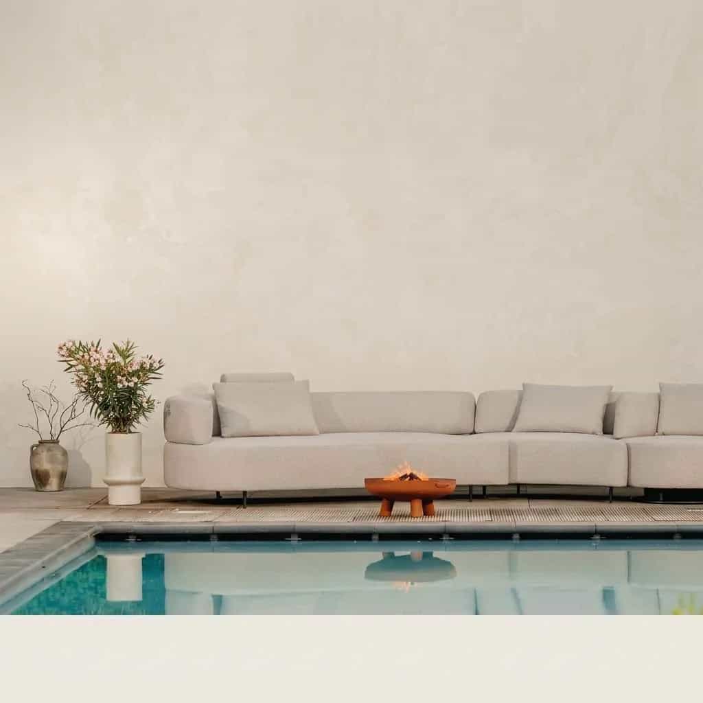 Bank Milan Outdoor