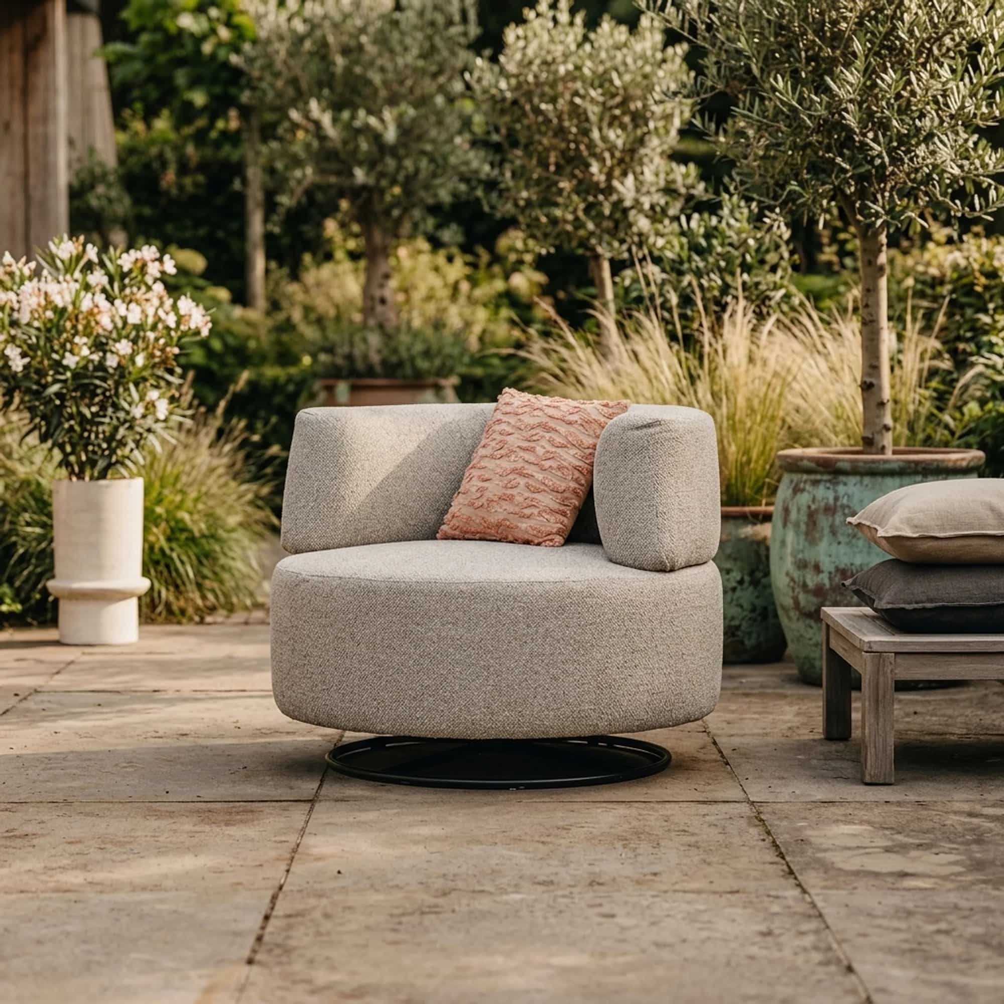 Bank Milan Outdoor